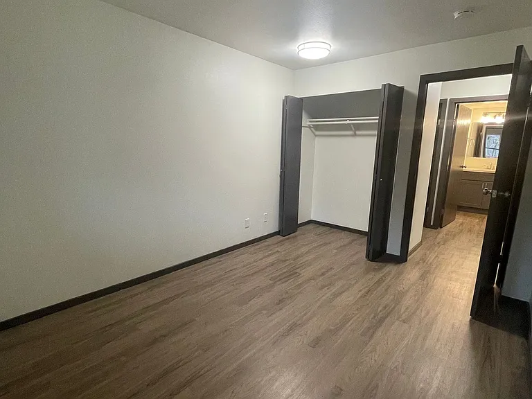 6040 Cali - Spacious 1 & 2 Units | Washer/Dryer | Private Balcony | Lots on Natural Light — Photo 23