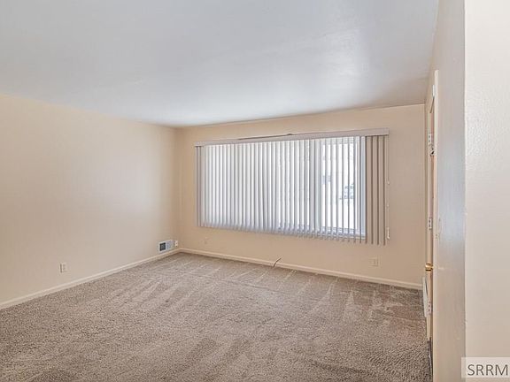 4th image of 853 Crestmont Ave