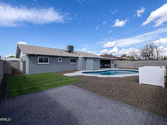 4th image of 323 N HUNT Drive E