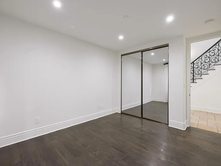 305 N Palm Dr — Photo 60