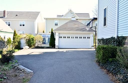 2nd image of 88 Goddard St #1