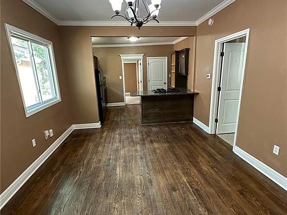 2nd image of 719 Van Brunt Blvd