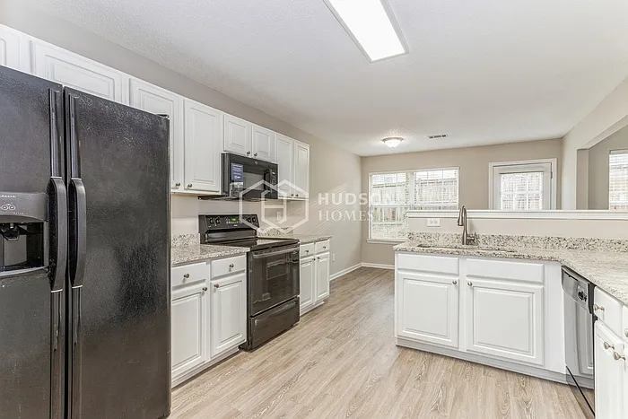 515 Gonzaga Cir — Photo 5