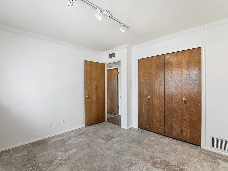 2051 E Hermosa Dr — Photo 32