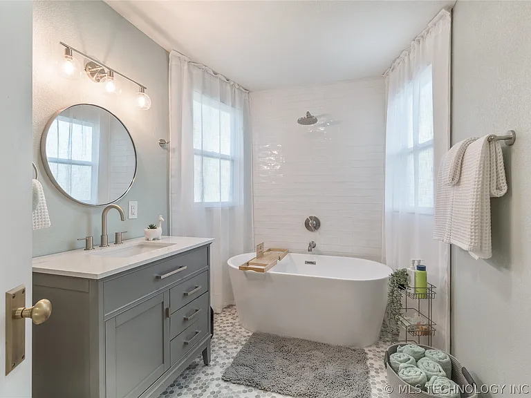 700 N McKinley Ave — Photo 19