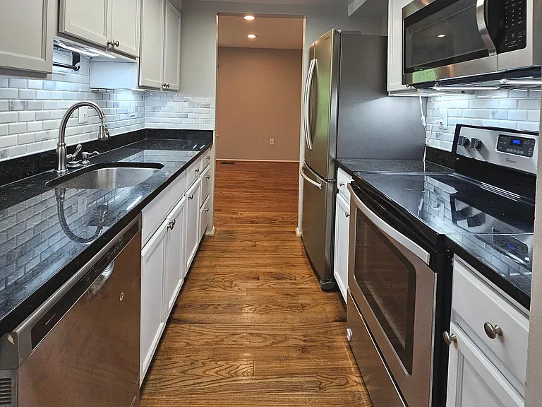6430 Shannon Station Ct — Photo 9