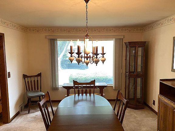 Dining room off of kitchen