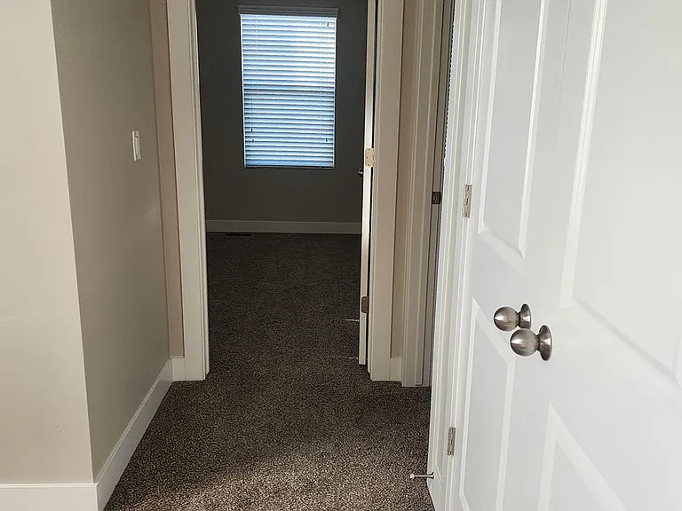 E Primrose Ln — Photo 6