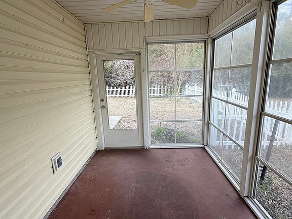 4th image of 900 Silvercrest Dr.