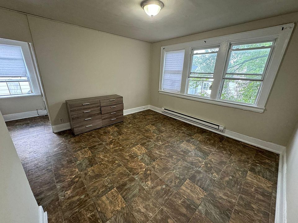 2nd image of 381 Leslie St #C3