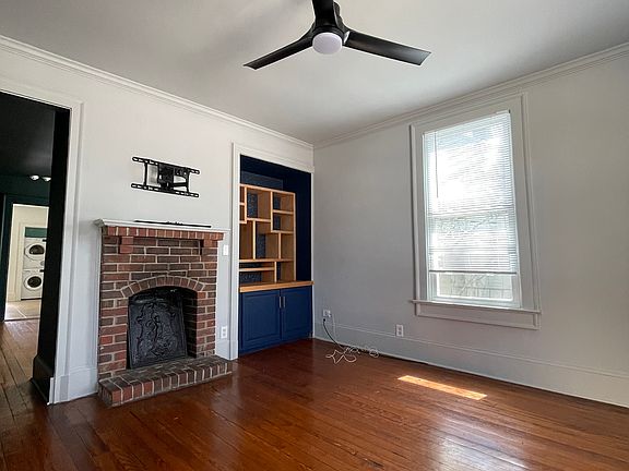 4th image of 976 Boulevard Se Dr
