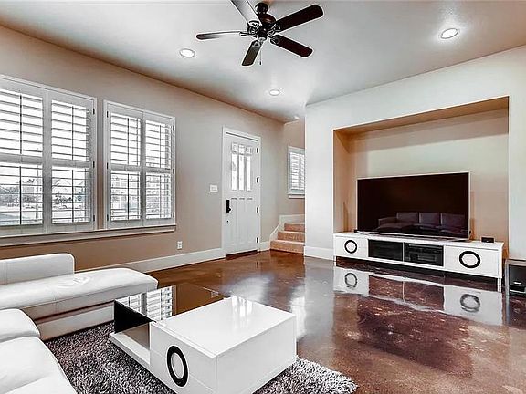 5th image of 615 Stadtbach St