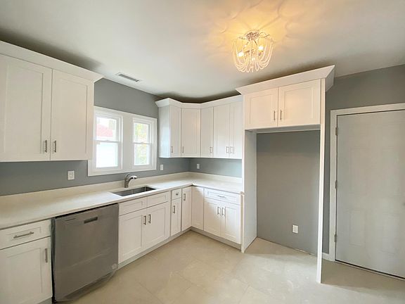5th image of 58 Riverdale Ave Floor 2