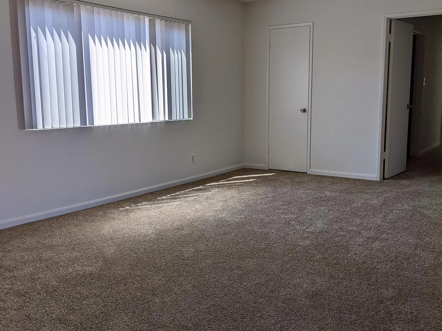 2 bed, 1050 sqft, $2,550 — Photo 2