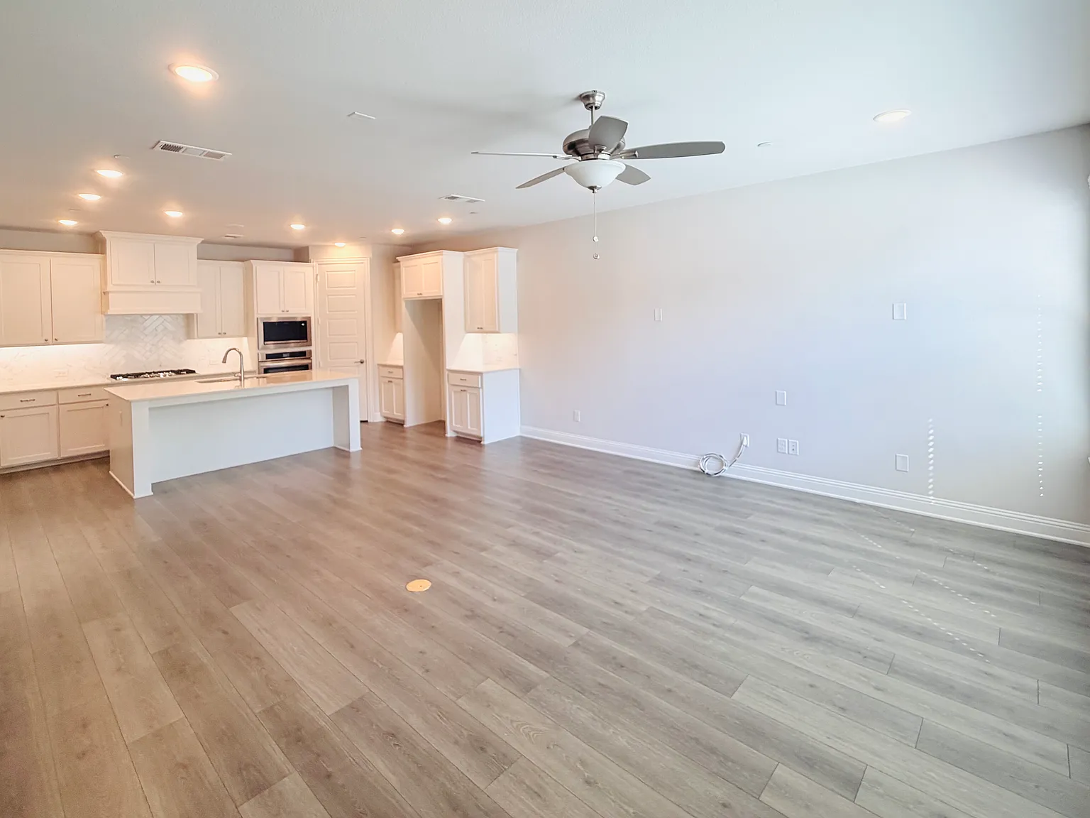 3 bed, 1886 sqft, $2,700 — Photo 3