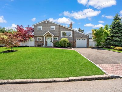 8 Vera Court, West Islip, NY, 11795