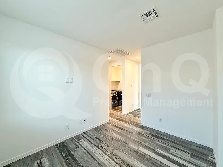 349 E Hawaii Dr — Photo 19