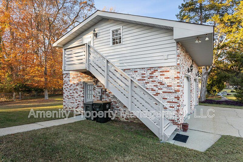 1st image of 121 Yorkshire Dr #1