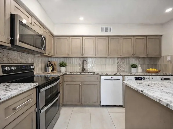 470 N Post Oak Ln #470, Houston, TX 77024