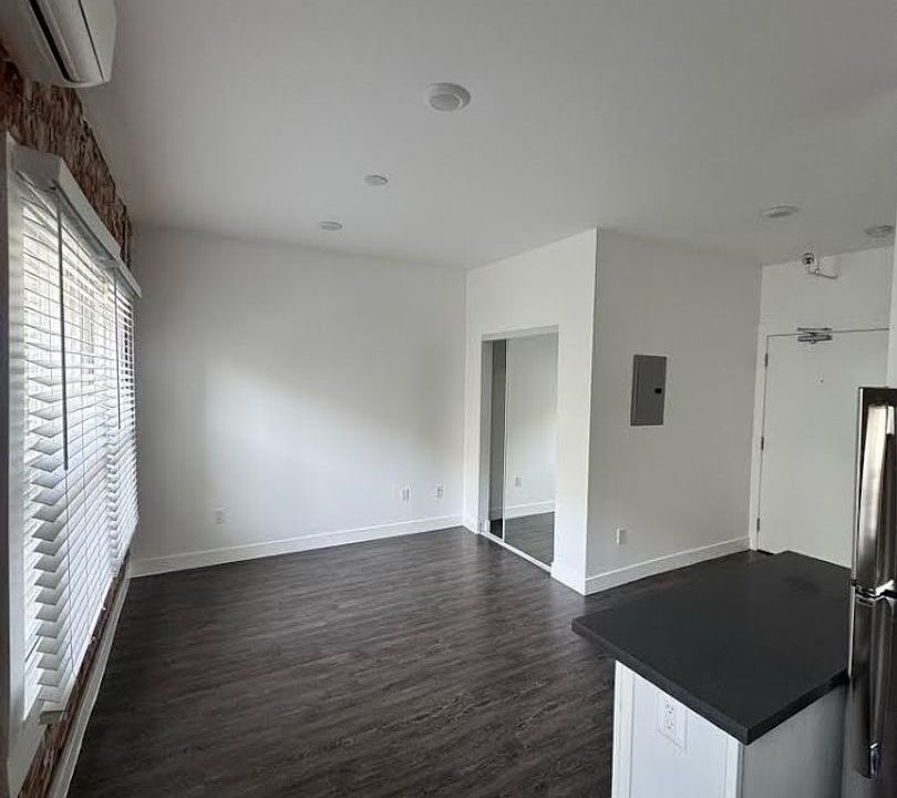 1st image of 1318 W Maryland St #107