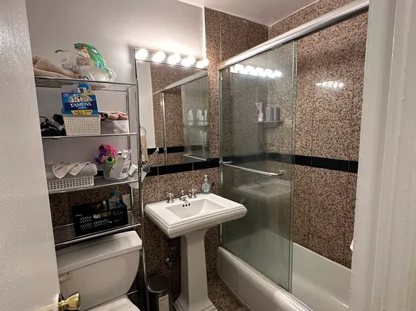 279 East 44th Street image 5 of 10