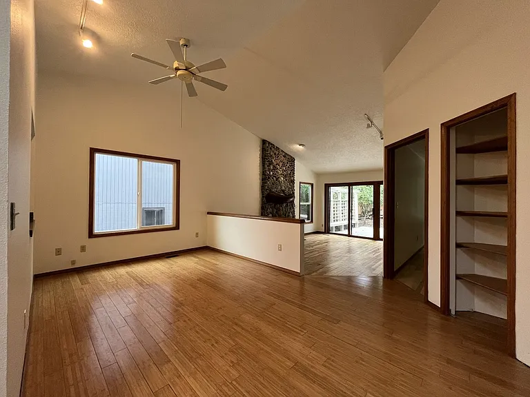4737 SW Pendleton St — Photo 14