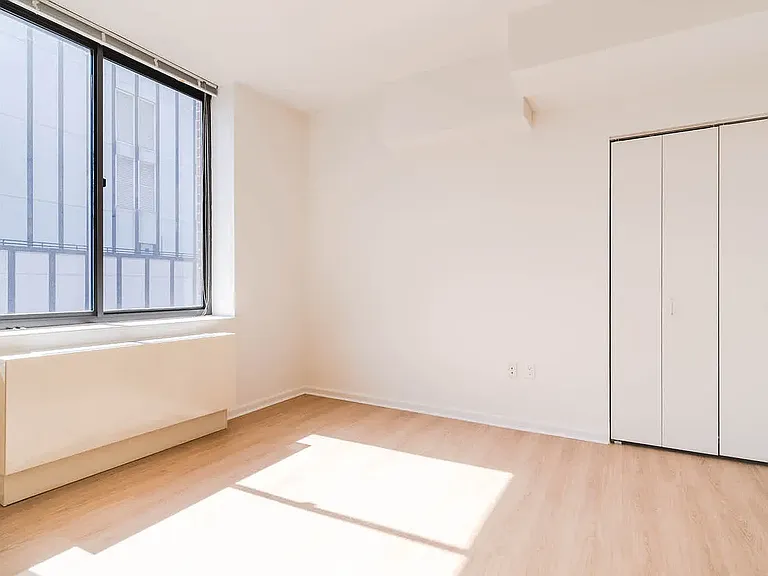 505 W 54th St #825 — Photo 17