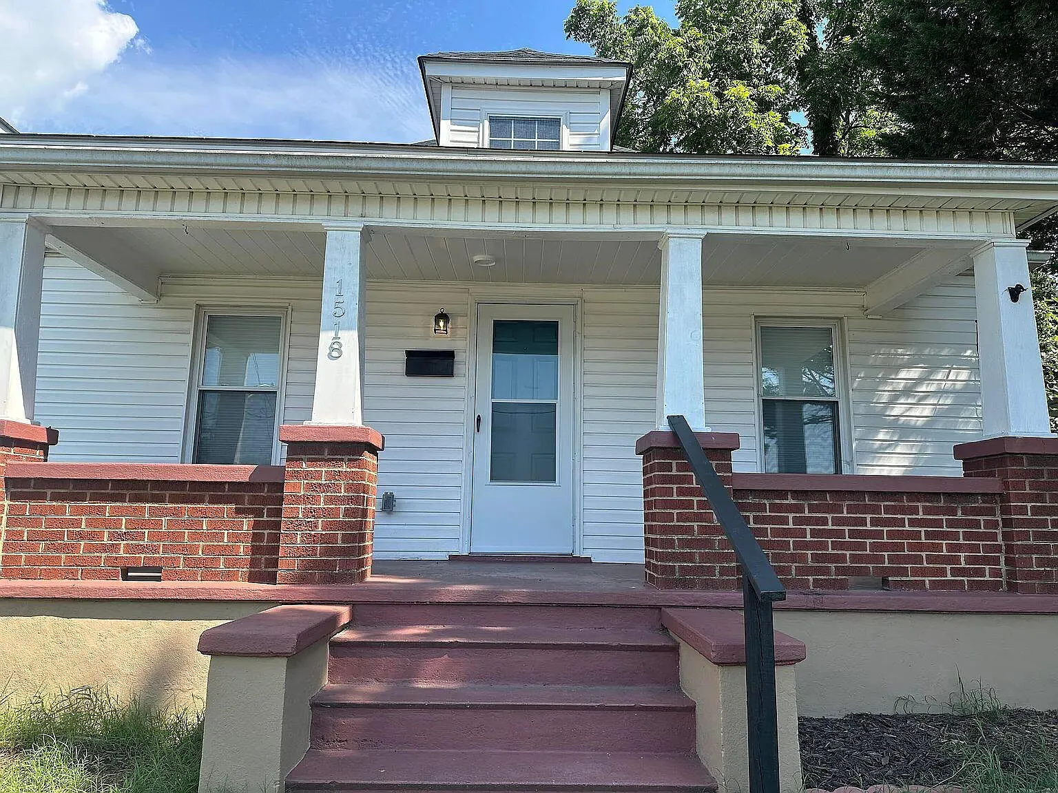1518 Tazewell Ave SE photo 1