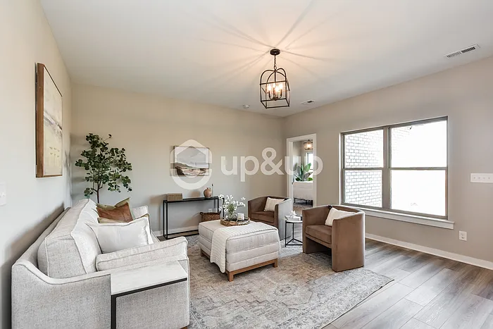 4 bed, 2.0 bath, 2040 sqft, $1,645 — Photo 3