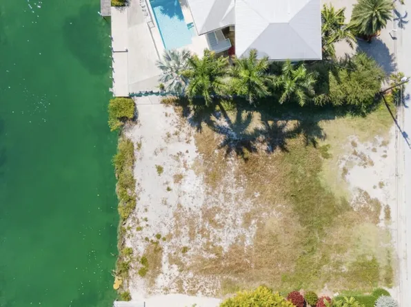 17162 Starfish Ln W, Summerland Key, FL 33042