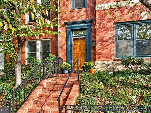 3301 Washington Blvd, Arlington, VA 22201