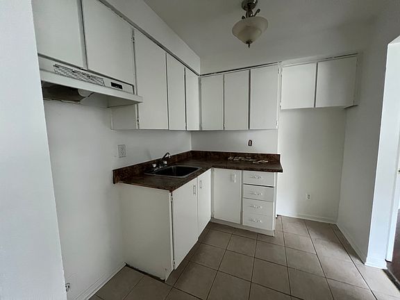 3rd image of 425 Rathburn Rd E #73