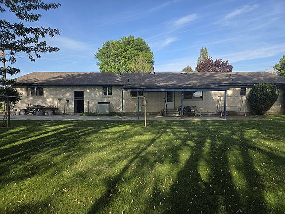 3rd image of 2505 N Plaza Rd