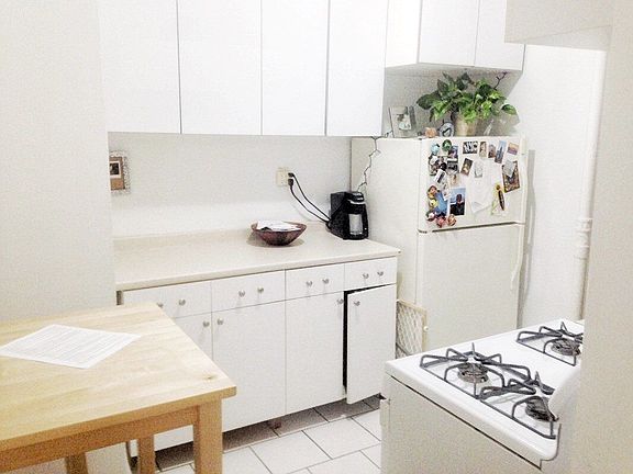 2nd image of 1838 A C Powell Blvd APT 4