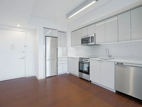 3rd image of 400 W 113th St APT 330