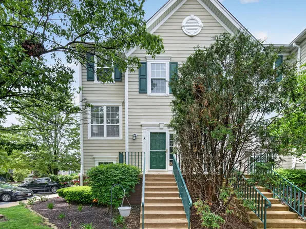 1105 Village Center Pkwy Unit 8, Aurora, IL 60506