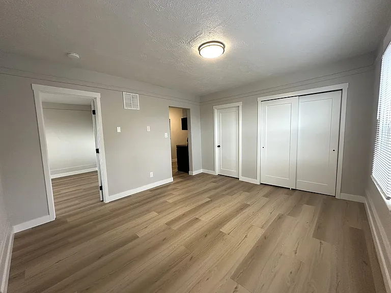 2317 Grand- 5 Unit — Photo 54