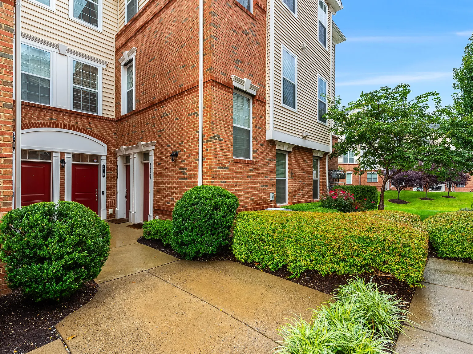 2 bed, 2.5 bath, 1516 sqft, $2,750 — Photo 2