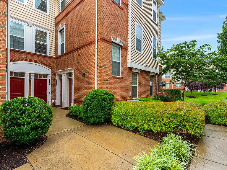 23290 Milltown Knoll Sq #118 — Photo 2