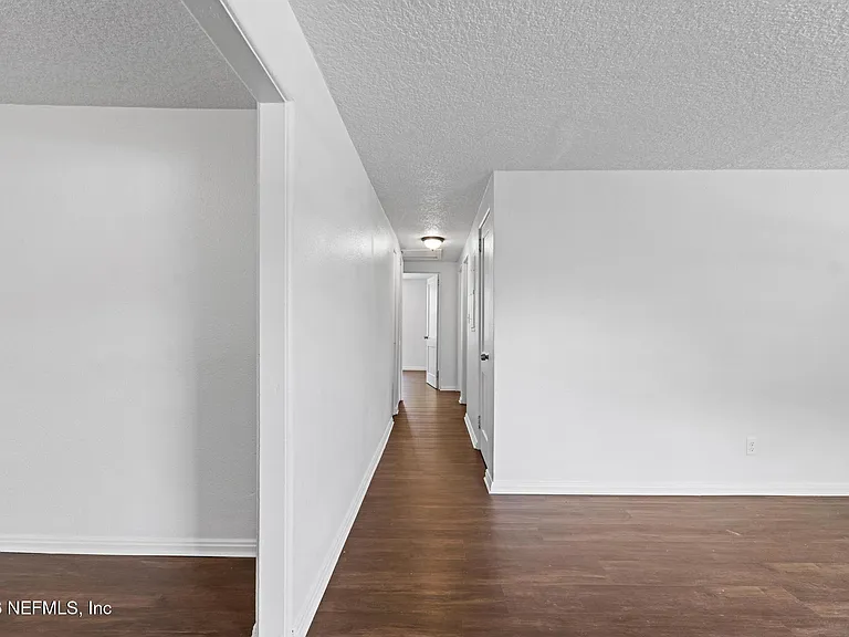 1424 W 9th St — Photo 20