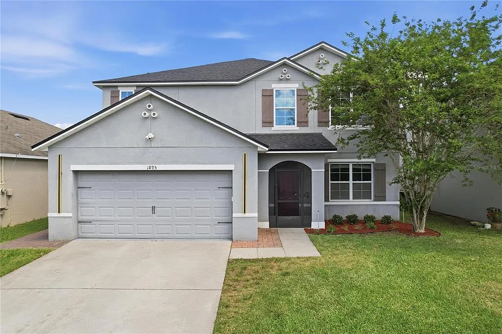 5 bed, 3.5 bath, 2884 sqft, $3,000 — Photo 2