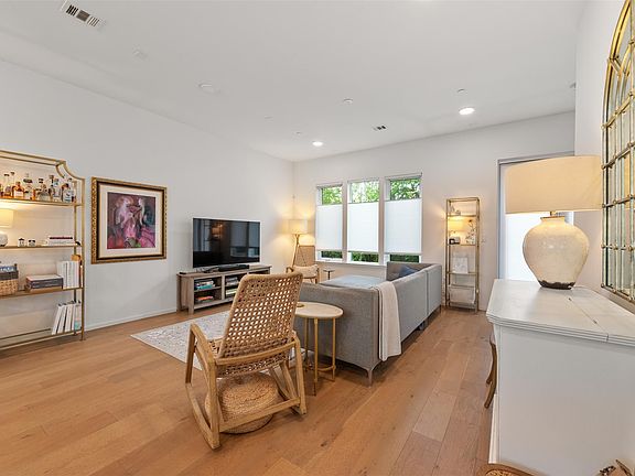 4th image of 3100 Menchaca Rd #27