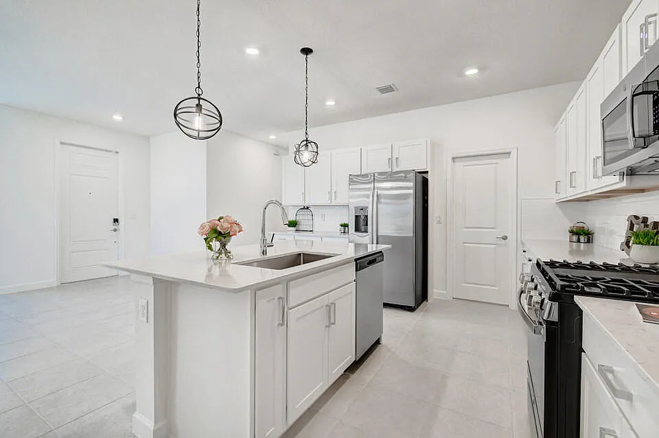3 bed, 2.0 bath, 1952 sqft, $3,400 — Photo 4