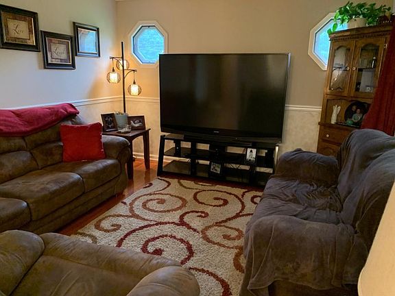 2nd image of 421 Garden Grove Dr