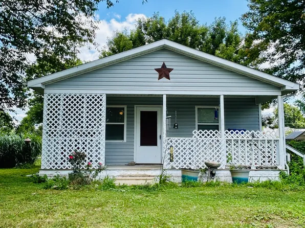 8 Maxine Ln, Roachdale, IN 46172