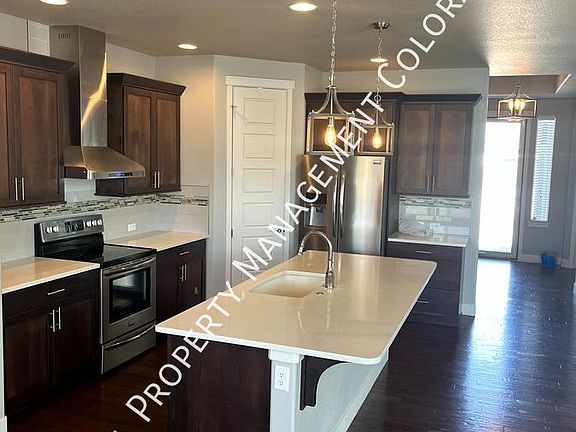 5th image of 2222 73rd Avenue Pl