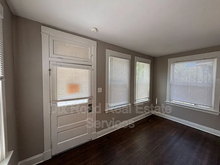 1852 Hewitt Ave #1 — Photo 6