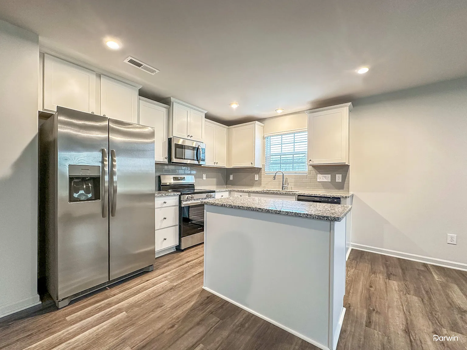 3 bed, 2.0 bath, 1426 sqft, $1,730 — Photo 3