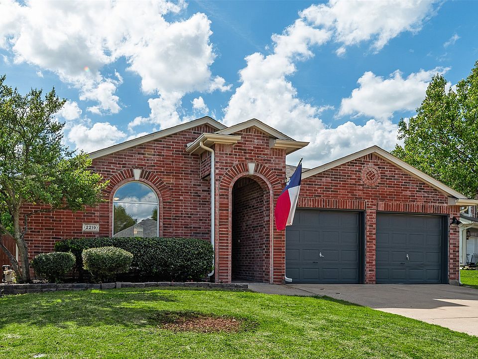 1st image of 2219 Spruce Cir