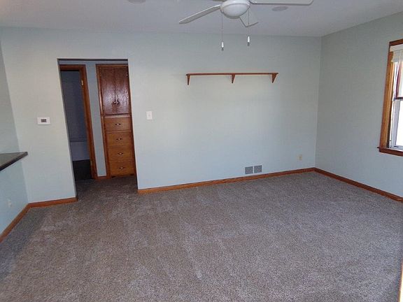 4th image of 602 W F St